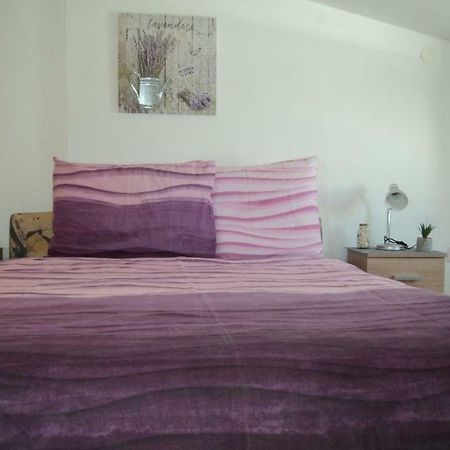 Studio Apartments Ana Ровин Екстериор снимка