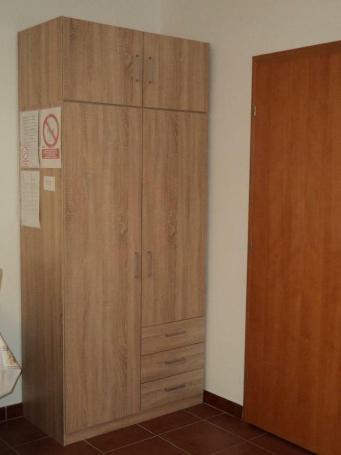 Studio Apartments Ana Ровин Екстериор снимка