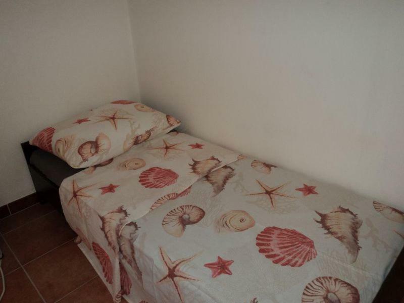 Studio Apartments Ana Ровин Екстериор снимка